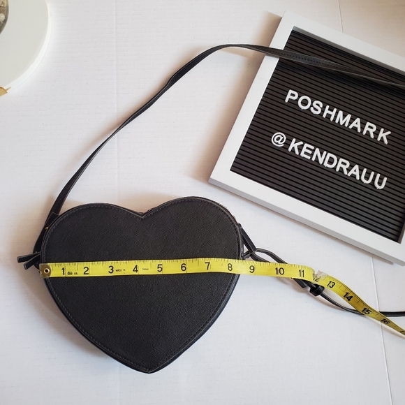 *SOLD* Heart shaped purse 🖤 - Picture 2 of 6